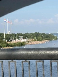 Ажиотаж на Пляже: Жаркая Погода Привлекла Тысячи Отдыхающих