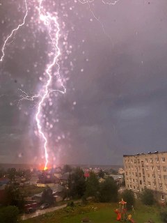 Березники охватила впечатляющая гроза с яркими молниями